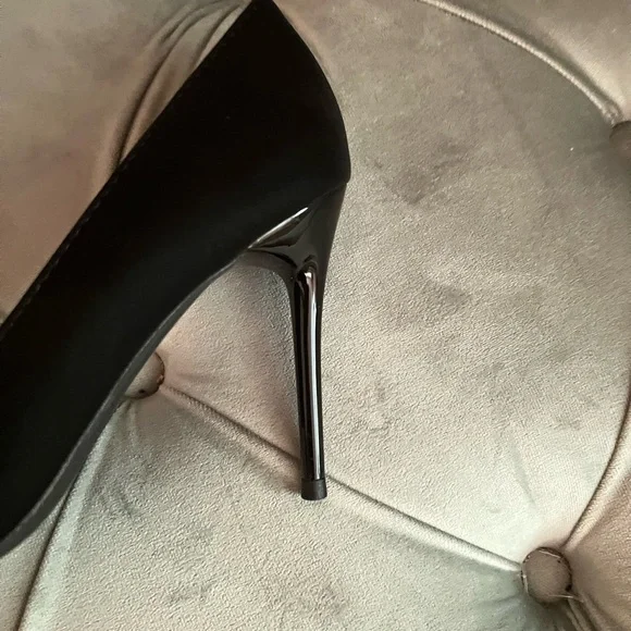 Black Women's Shoes - Picture 4 of 5